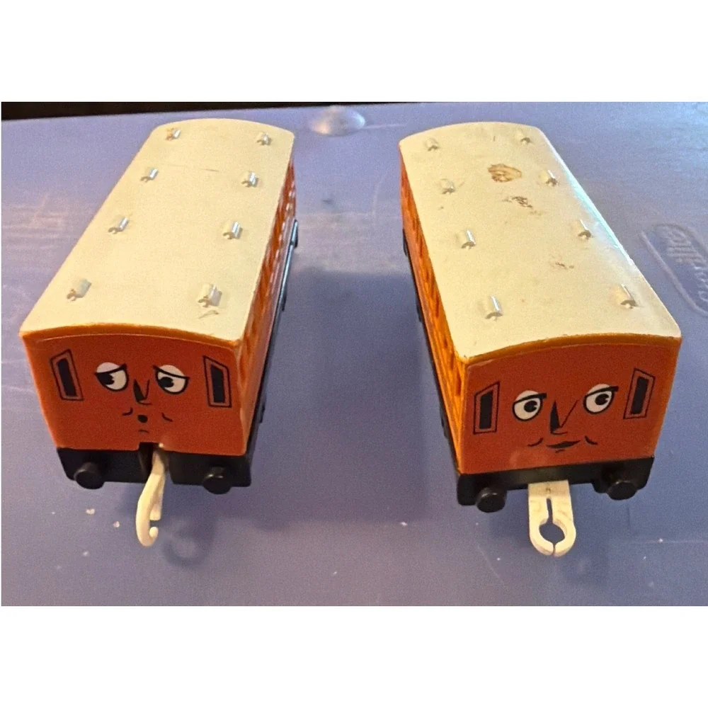 Thomas & Friends Annie and Clarabel Coaches 2002 Gullane TrackMaster Tomy Train